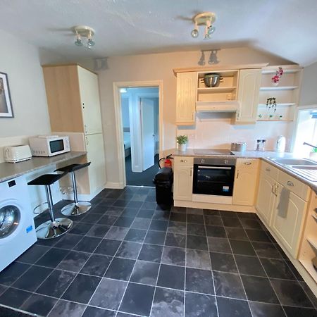 Cottage Style 2 Bedroom Apt In City, Near Utilita Arena & Free Parking Birmingham Bagian luar foto