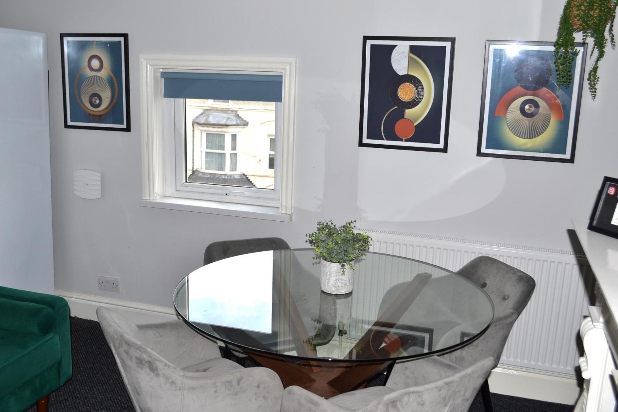Cottage Style 2 Bedroom Apt In City, Near Utilita Arena & Free Parking Birmingham Bagian luar foto