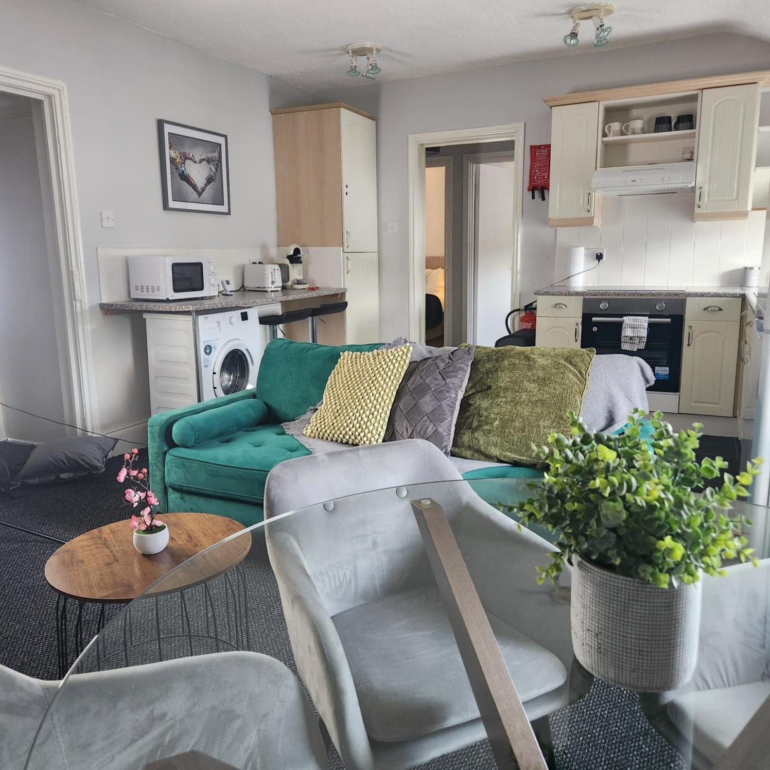 Cottage Style 2 Bedroom Apt In City, Near Utilita Arena & Free Parking Birmingham Bagian luar foto
