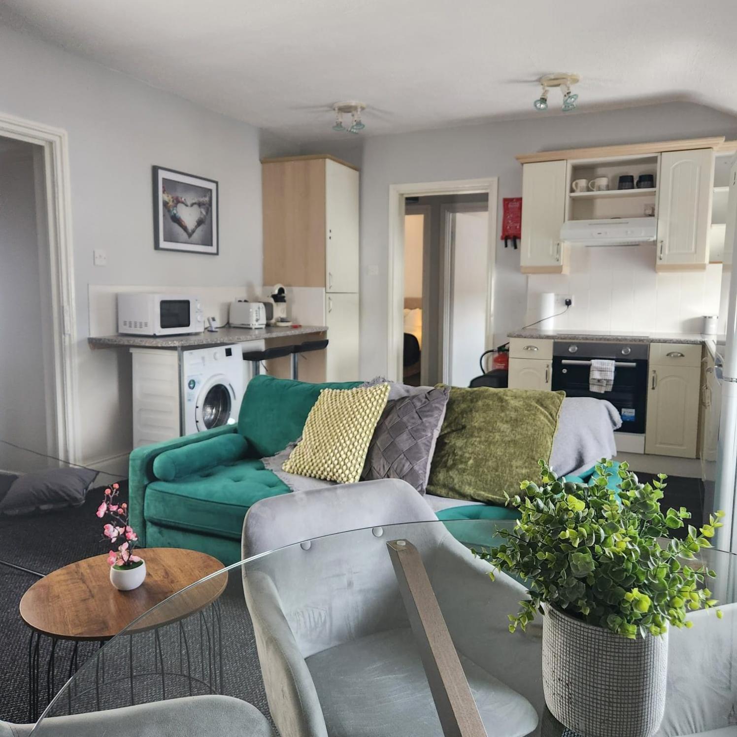 Cottage Style 2 Bedroom Apt In City, Near Utilita Arena & Free Parking Birmingham Bagian luar foto