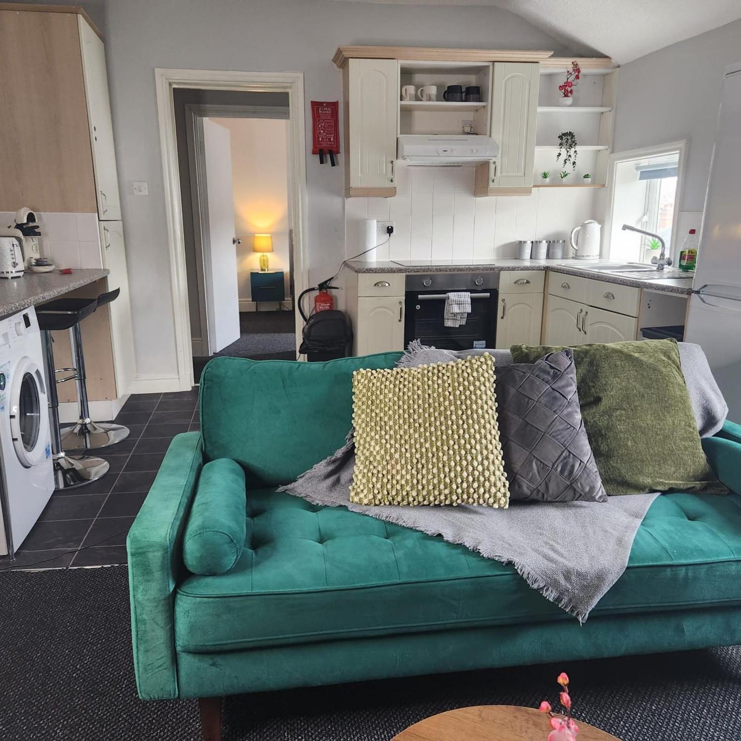 Cottage Style 2 Bedroom Apt In City, Near Utilita Arena & Free Parking Birmingham Bagian luar foto